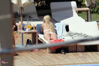 Rita Ora feet photo thumbnail