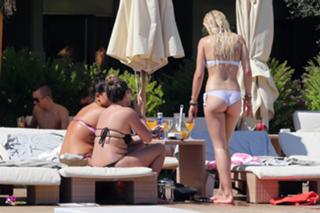 Rita Ora feet photo thumbnail
