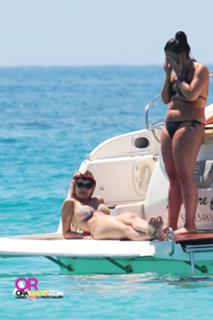 Rita Ora feet photo thumbnail