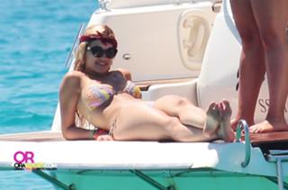 Rita Ora feet photo thumbnail