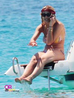 Rita Ora feet photo thumbnail