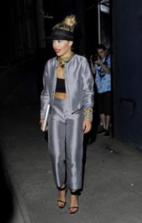 Rita Ora feet photo thumbnail