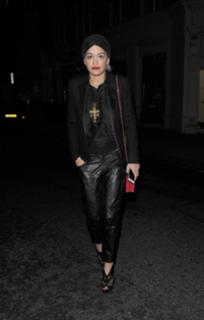 Rita Ora feet photo thumbnail