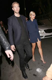 Rita Ora feet photo thumbnail