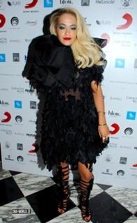 Rita Ora feet photo thumbnail