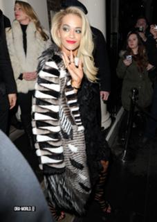 Rita Ora feet photo thumbnail