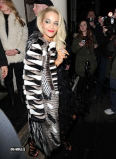 Rita Ora feet photo thumbnail