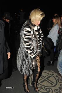 Rita Ora feet photo thumbnail