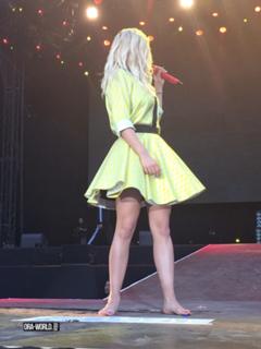 Rita Ora feet photo thumbnail