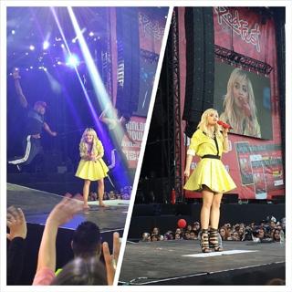 Rita Ora feet photo thumbnail