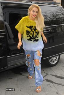 Rita Ora feet photo thumbnail