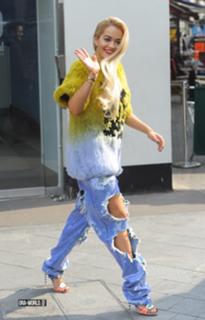 Rita Ora feet photo thumbnail