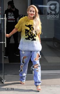 Rita Ora feet photo thumbnail