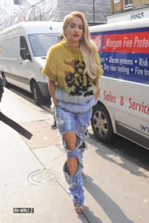 Rita Ora feet photo thumbnail