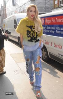 Rita Ora feet photo thumbnail