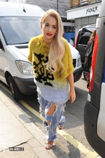 Rita Ora feet photo thumbnail