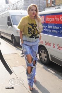 Rita Ora feet photo thumbnail