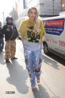 Rita Ora feet photo thumbnail
