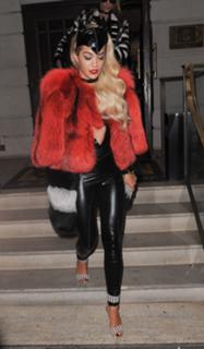 Rita Ora feet photo thumbnail