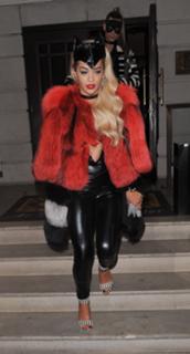 Rita Ora feet photo thumbnail