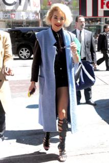 Rita Ora feet photo thumbnail