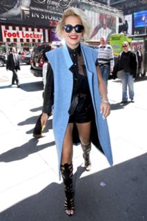 Rita Ora feet photo thumbnail
