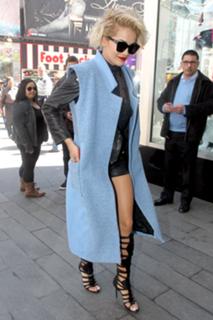 Rita Ora feet photo thumbnail