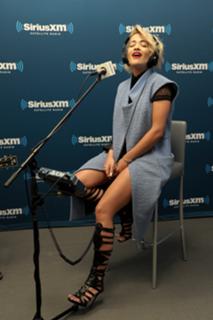 Rita Ora feet photo thumbnail