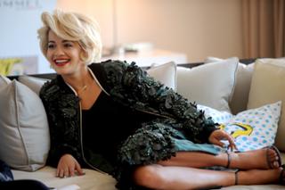 Rita Ora feet photo thumbnail