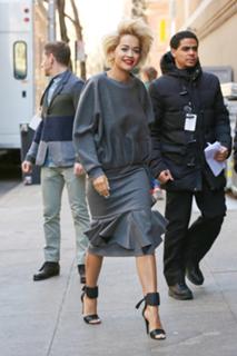 Rita Ora feet photo thumbnail