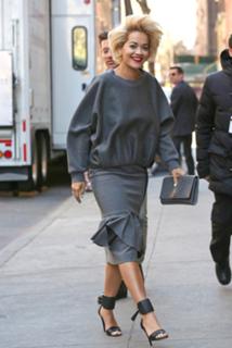Rita Ora feet photo thumbnail