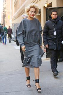 Rita Ora feet photo thumbnail