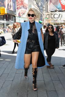 Rita Ora feet photo thumbnail