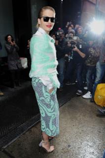 Rita Ora feet photo thumbnail