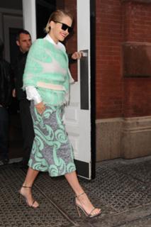 Rita Ora feet photo thumbnail