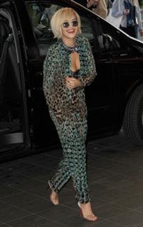 Rita Ora feet photo thumbnail