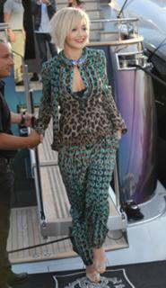 Rita Ora feet photo thumbnail
