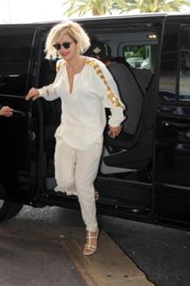 Rita Ora feet photo thumbnail