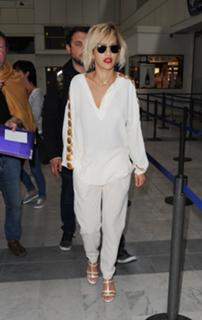Rita Ora feet photo thumbnail