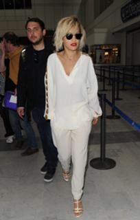 Rita Ora feet photo thumbnail