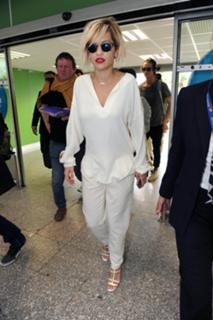 Rita Ora feet photo thumbnail