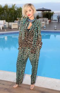 Rita Ora feet photo thumbnail