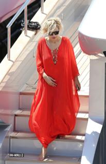 Rita Ora feet photo thumbnail