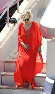 Rita Ora feet photo thumbnail