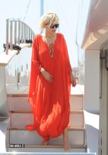Rita Ora feet photo thumbnail
