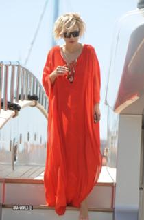 Rita Ora feet photo thumbnail