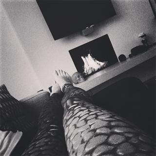 Rita Ora feet photo thumbnail
