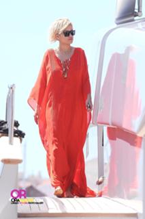 Rita Ora feet photo thumbnail