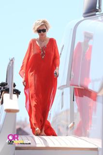 Rita Ora feet photo thumbnail