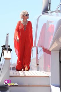 Rita Ora feet photo thumbnail
